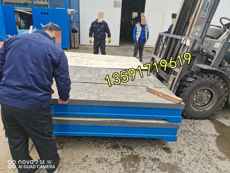 大連銀路電控廠采購(gòu)的2米*3米焊接平臺(tái)已送貨到廠